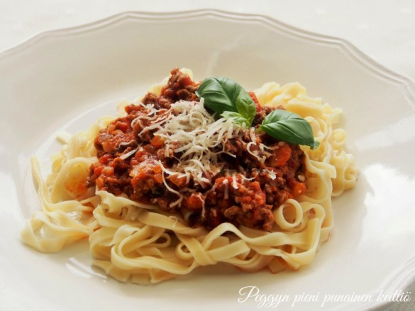 Spagetti bolognese — Peggyn pieni punainen keittio